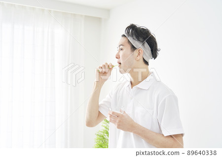男用牙膏洗手間 89640338