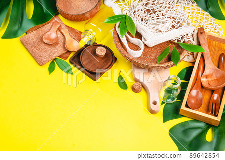 Life without Plastic.Eco friendly disposable tableware.Biodegradable craft dishes used in fast food,restaurants,takeaways,picnics.Recycling concept.Ecological tableware made of natural materials. 89642854