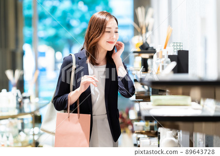 Women's shopping Shopping cooperation: g GIFT AND LIFESTYL Women's shopping Shopping cooperation: g GIFT AND LIFESTYL 89643728