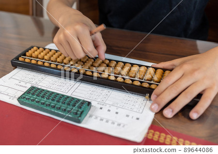 Abacus classroom 89644086