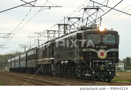 Shin-Etsu Main Line Ibarame-Yasuda JR East EF58-61 + EF64-1001 + Old Customer Niigata Station 100th Anniversary 89644224