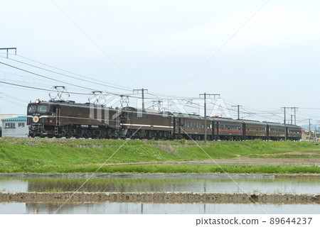 Shin-Etsu Main Line Sanjo-Tokoji JR East EF58-61 + EF64-1001 + Old Customer Niigata Station 100th Anniversary 89644237