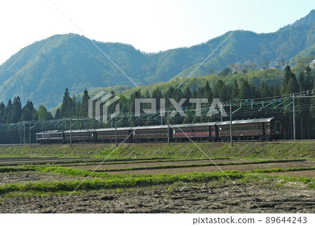 上越線越後中里岩原滑雪場JR東日本EF64-1001（高崎）+舊顧客新潟站100週年 89644243