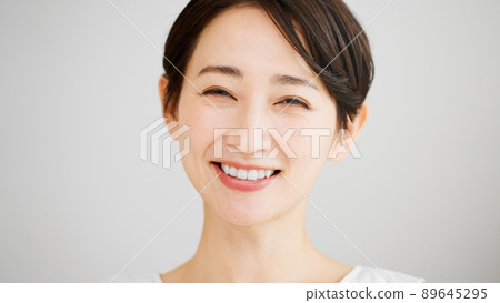 Beauty image of a young woman doing skin care 89645295