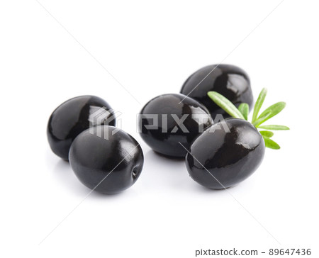 Olives with leaves on white backgrounds Olives with leaves on white backgrounds 89647436