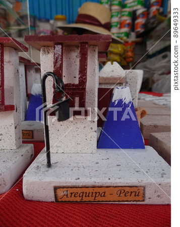 [Peru] Syrah root souvenir figurine (Arequipa) 89649333