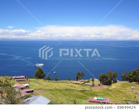 [Peru] Views of the terraced fields of Taquile Island and Lake Titicaca (Puno) 89649424