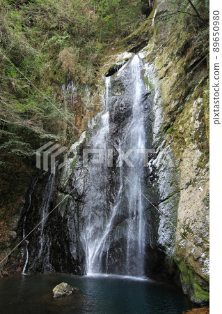 Tsuno Town, Kochi Prefecture, Nagasawa Falls in winter 89650980