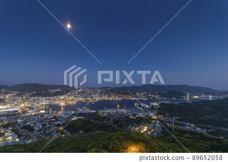 Night view of Nagasaki from the Inasayama summit observatory / Nagasaki, Japan 89652058