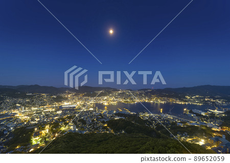 Night view of Nagasaki from the Inasayama summit observatory / Nagasaki, Japan 89652059
