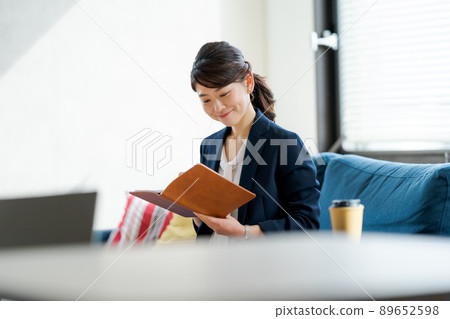 Women and office 89652598