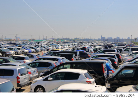Huge parking lot 89653204