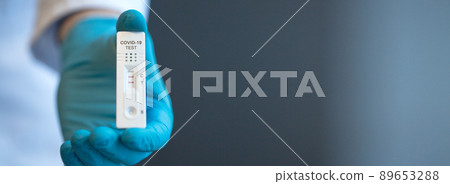 Positive test result by using rapid test device for COVID-19. Positive test result by using rapid test device for COVID-19. 89653288