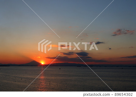 Sunset seen from "Toriizaki Seaside Park" and "Nakajima Ohashi" in Kisarazu, Chiba 89654302
