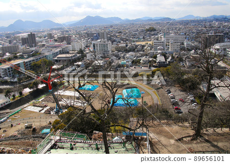 香川縣丸龜市的歷史遺跡丸龜城跡,從本丸俯瞰石牆修復遺址 香川縣丸龜市的歷史遺跡丸龜城跡,從本丸俯瞰石牆修復遺址 89656101