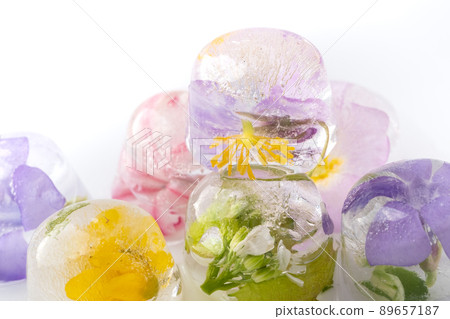 Ice cubes with frozen flowers on a white background. flower 89657187