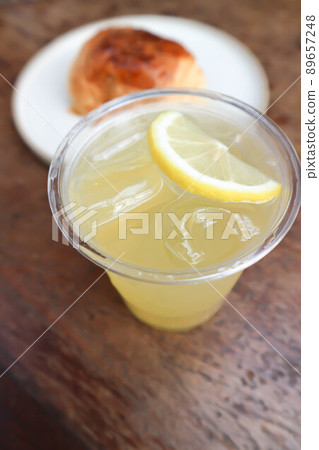 lime juice or lemon juice, lemon soda or tonic or soda and lime slice and bread lime juice or lemon juice, lemon soda or tonic or soda and lime slice and bread 89657248