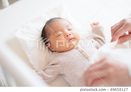 Put your baby to sleep, hang a futon 89658127