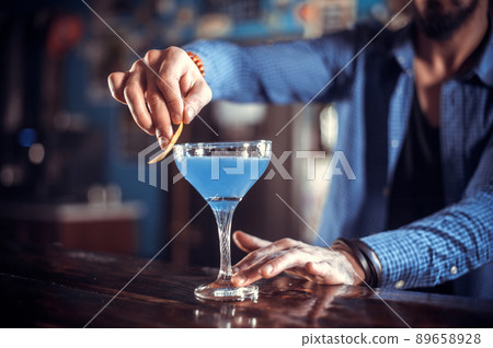 Bartender makes a cocktail on the saloon Bartender makes a cocktail on the saloon 89658928