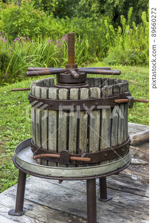 vintage wooden wine press 89660272