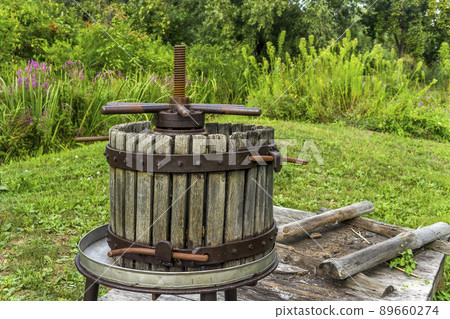 vintage wooden wine press 89660274