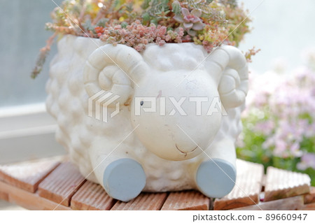 綿羊雕像，花瓶 89660947
