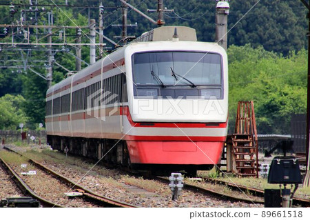 To "Kuzuu" in the mountains From downtown "Asakusa" ... [Limited Express Ryomo] 200 series 89661518