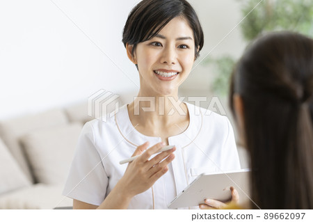 Image of counseling at an esthetic salon 89662097