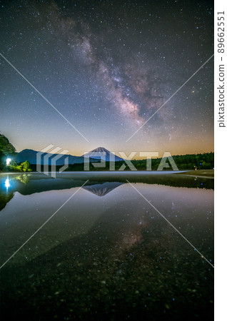 Mt. Fuji and the Milky Way seen from Lake Shoji, Kawaguchiko Town, Yamanashi Prefecture 89662551