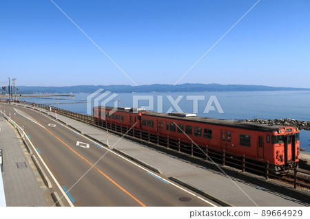 路邊車站雨天景觀 89664929