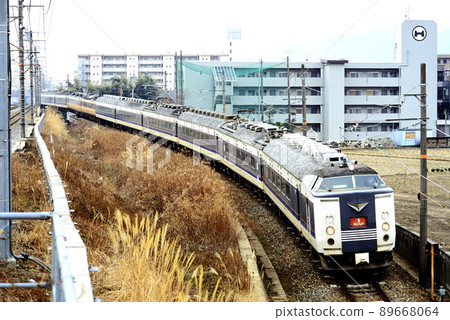 2003 583 系列 Spur 進入東海道線 2003 583 系列 Spur 進入東海道線 89668064