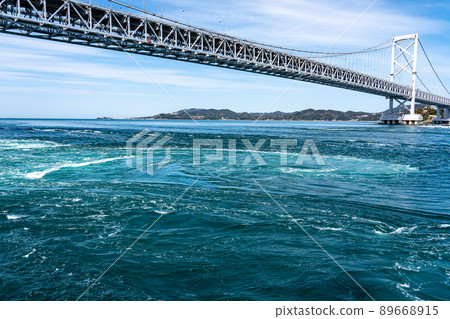 Onaruto Bridge, Minamiawaji City, Hyogo Prefecture, whirlpool flowers in the Naruto Strait with Uzushio Onaruto Bridge, Minamiawaji City, Hyogo Prefecture, whirlpool flowers in the Naruto Strait with Uzushio 89668915