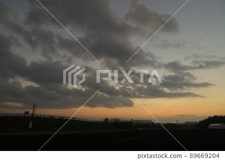 落日的天空 89669204
