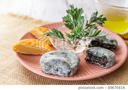 代木麻糬和白豆包 代木麻糬和白豆包 89670816