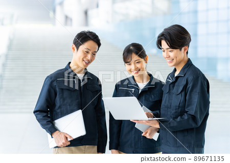 Office engineer 89671135