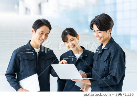 Office engineer 89671136
