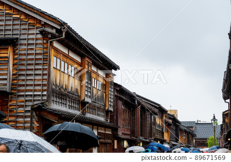 下著小雨的石川縣金澤市東茶屋區 89671569
