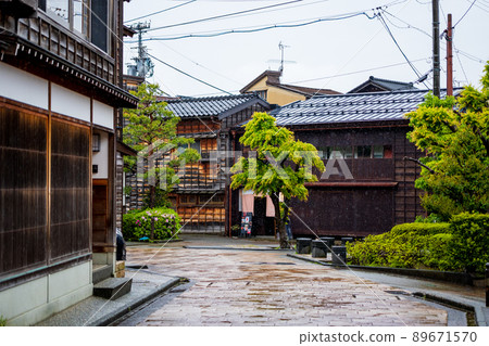 下著小雨的石川縣金澤市東茶屋區 89671570