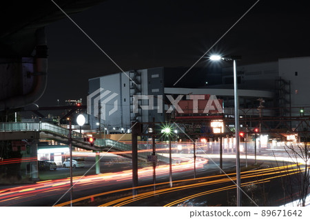 夜間十字路口 89671642