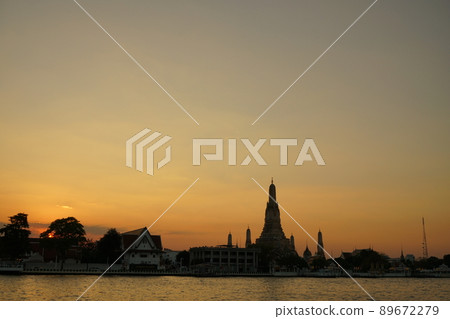 Evening view of Wat Arun, Bangkok, the capital of the Kingdom of Thailand 89672279