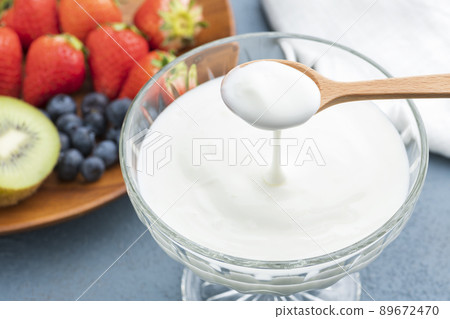 Smooth and smooth yogurt 89672470