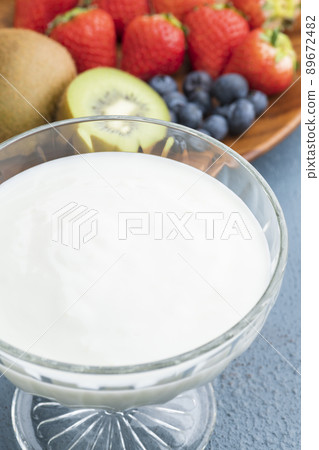 Smooth and smooth yogurt 89672482