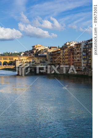 Ponte Vecchio橋俯瞰Santa Trinita橋（意大利 - 佛羅倫薩） 89673001