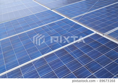 太陽能發電板向上 89673168