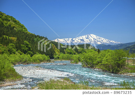 清流余雪的鳥海山 清流余雪的鳥海山 89673235