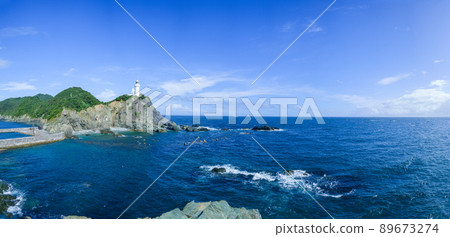 佐田岬尖端和燈塔的全景 佐田岬尖端和燈塔的全景 89673274