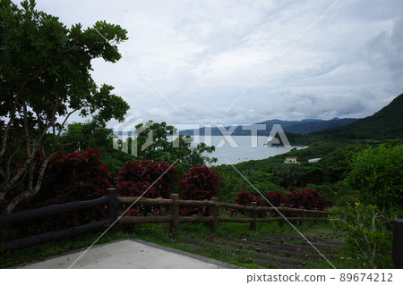 鳥崎展望台長廊和海景 鳥崎展望台長廊和海景 89674212