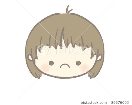 一個略帶喜怒無常的臉的女孩的插圖 89676003