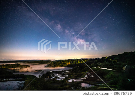 《新潟縣》銀河與星峠梯田 89676759