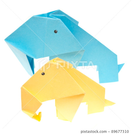 Two origami elephants 89677310